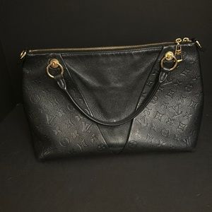 LOUIS VUITTON V Tote Black Leather